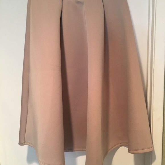 Skirt. Never been worn. - Picture 2 of 2